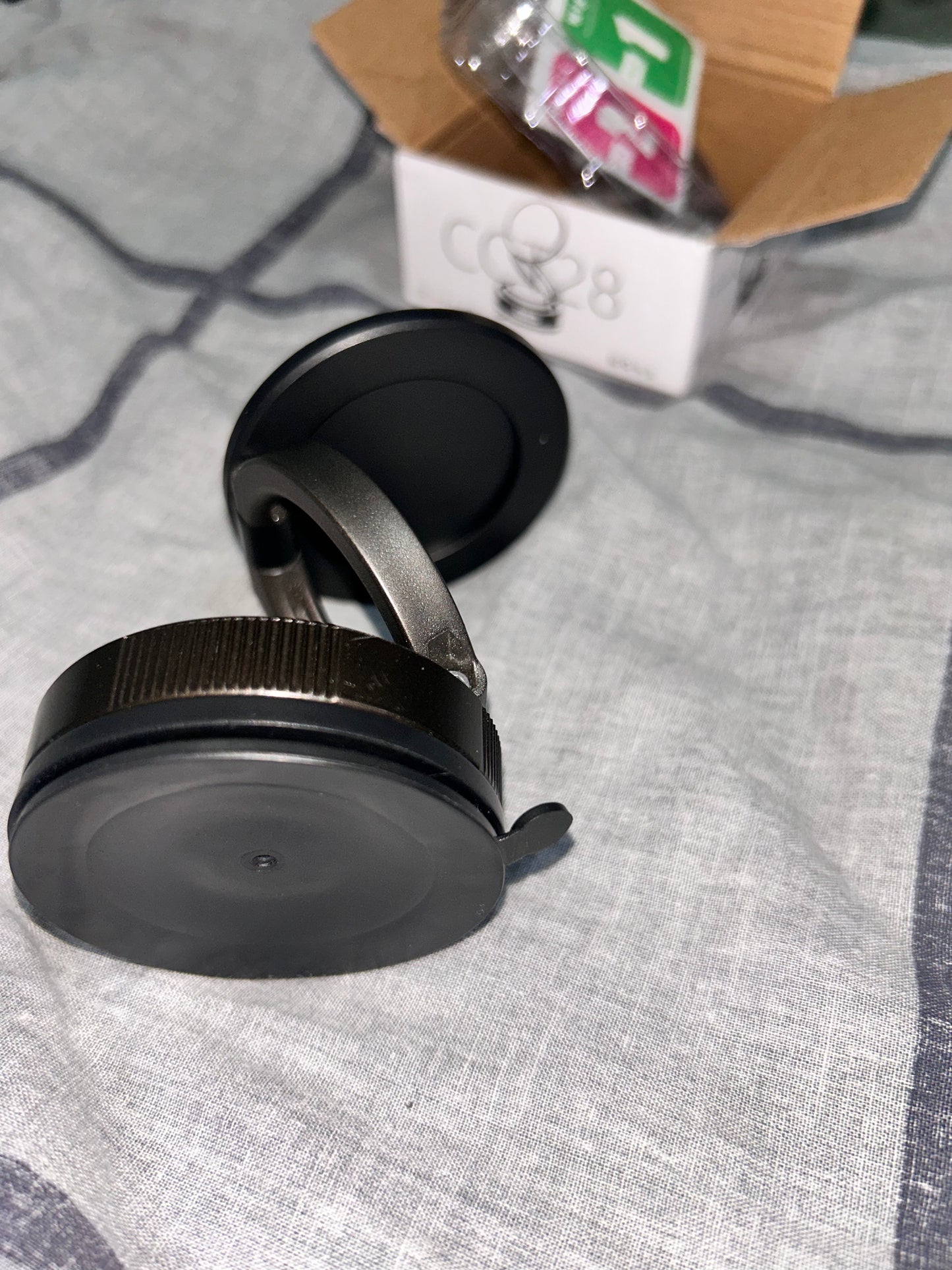 Support téléphonique magnétique universel pour voiture avec ventouse 360° — compact, puissant et tendance 2025