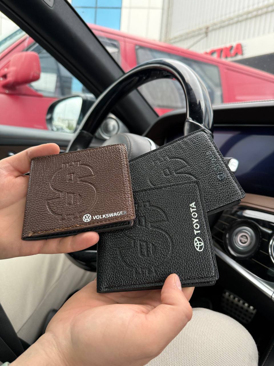 Portefeuille élégant avec le logo de votre marque de voiture préférée 🚗